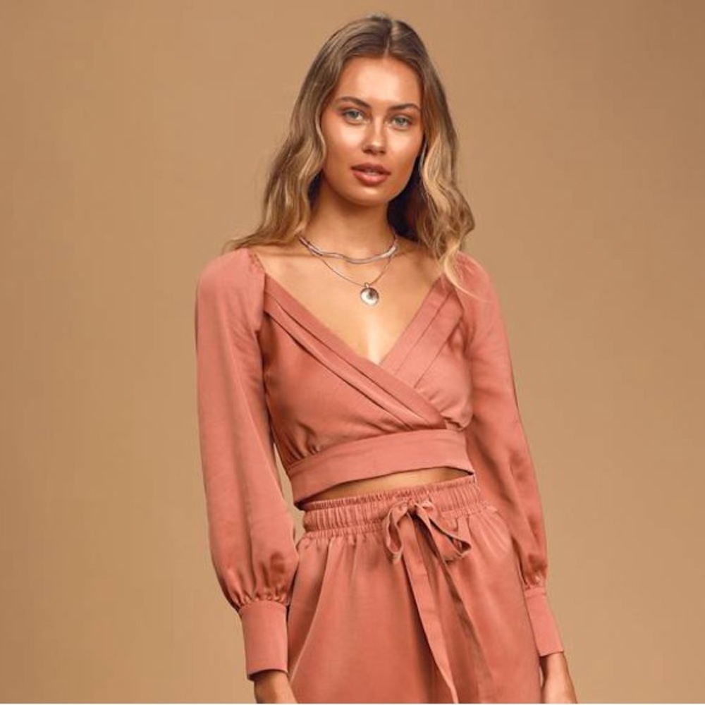 Lulu’s | NWT Completely Into You Rusty Rose Satin Faux Wrap V-Neck Crop Top